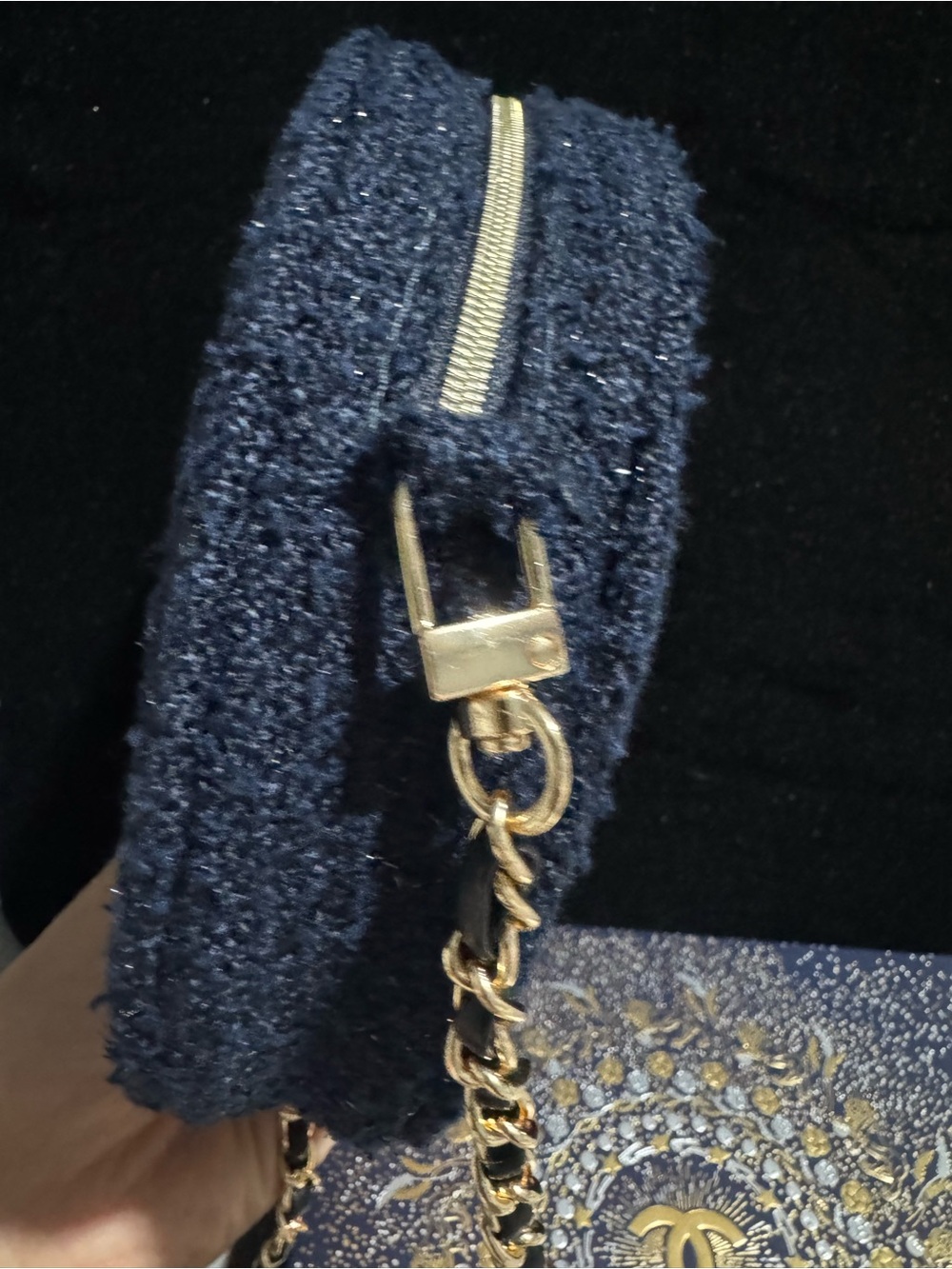 Chanel Beauté Round Navy Holiday edition GWP upgraded with Chain Crossbody Bag - Picture 4 of 11
